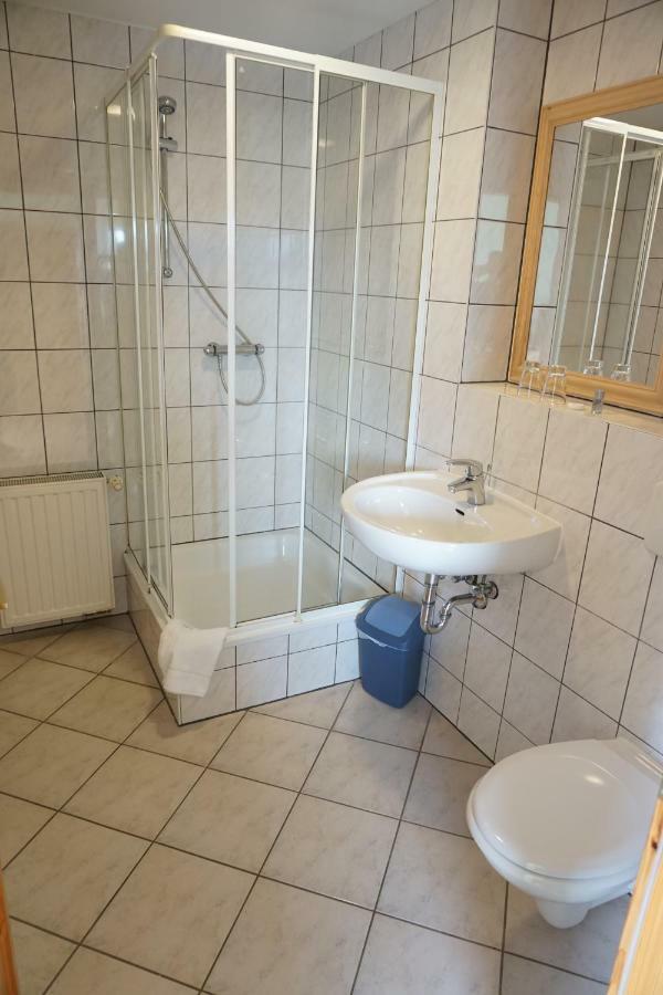 Hotel Am Bahnhof 바렌 외부 사진