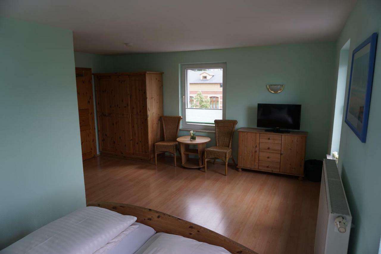 Hotel Am Bahnhof 바렌 외부 사진